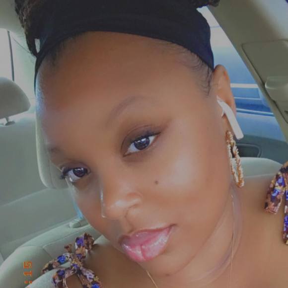 Profile Picture of Bernice elizabeth Francois (@cassande15) on Poshmark