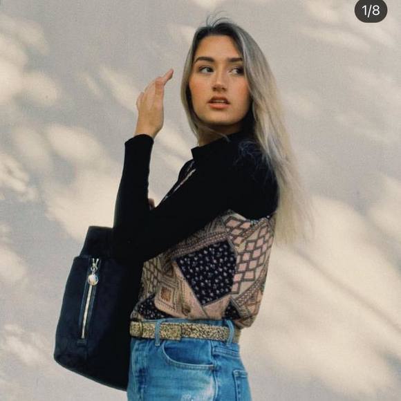 Profile Picture of Izzy Schadegg (@izzyschadegg) on Poshmark