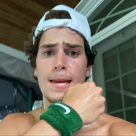 Profile Picture of Chris Stich (@ctstich18) on Poshmark