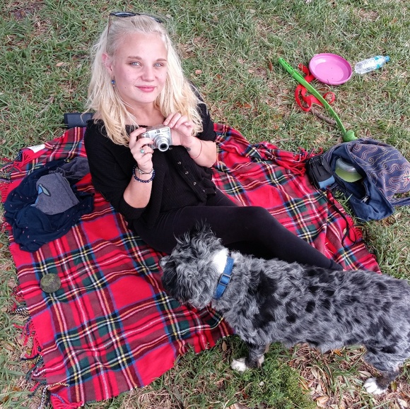 Profile Picture of Jillian Pratt (@jillypratt) on Poshmark