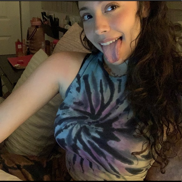 Profile Picture of Kianna Morgan (@kikiioo) on Poshmark