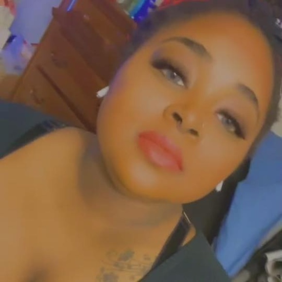 Profile Picture of Jessica Bradshaw (@jessiejess143) on Poshmark