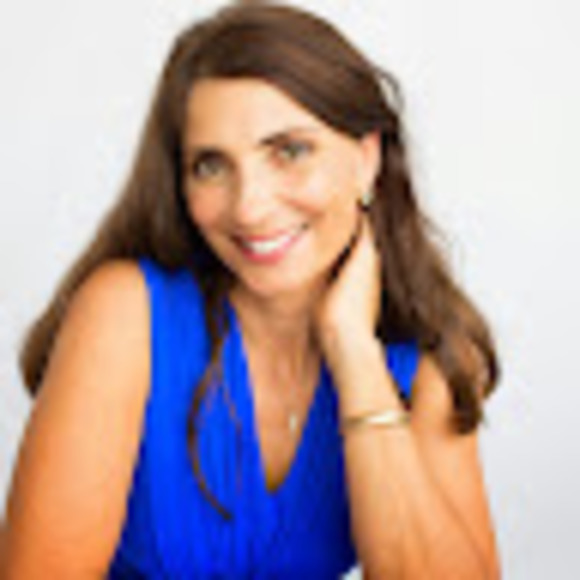 Profile Picture of Andrea Sollenberger (@andreasollenber) on Poshmark