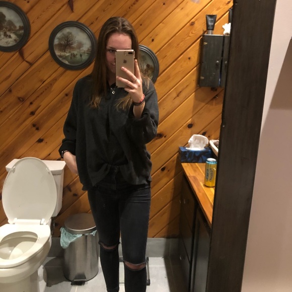 Profile Picture of Holly Kelterborn (@hollykelterborn) on Poshmark