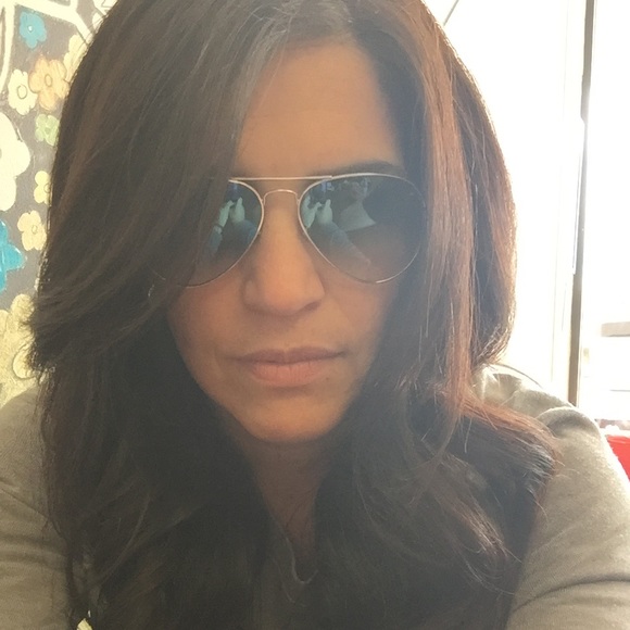 Profile Picture of Rica Tickner (@rictic) on Poshmark