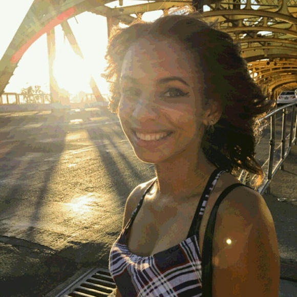 Profile Picture of Aneesah Abdel (@lilneesa) on Poshmark