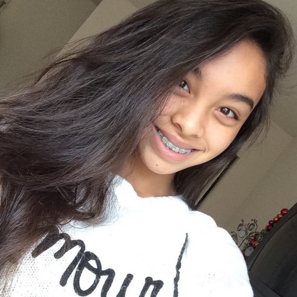 Profile Picture of Isabelle Castro (@isabellecastro) on Poshmark