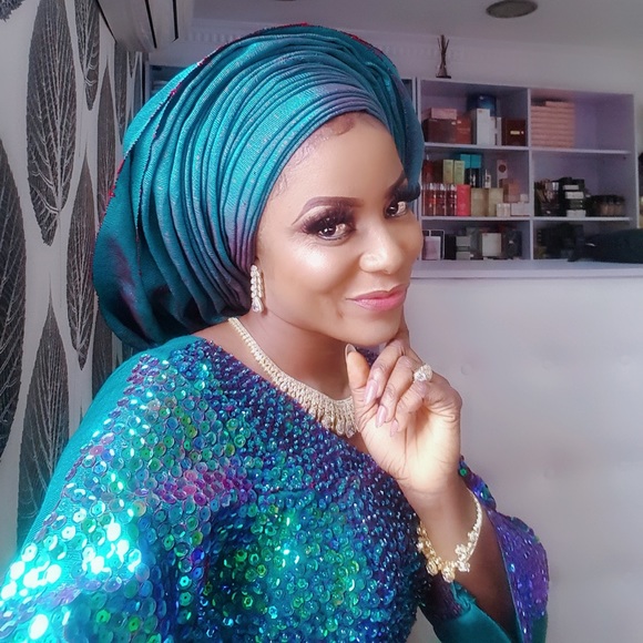 Profile Picture of Lydia Etukumoh (@leedea405) on Poshmark