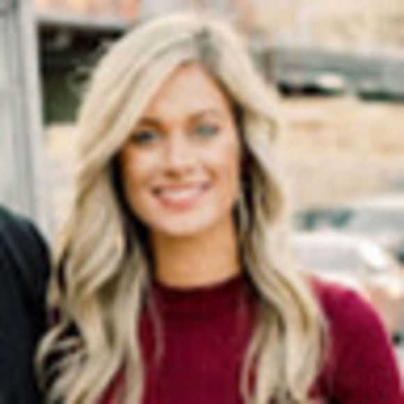 Profile Picture of Carly Grant (@carlygrant953) on Poshmark