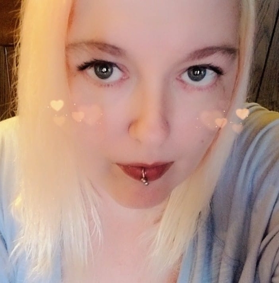 Profile Picture of Buffy Steenburgh (@steenburgh34) on Poshmark