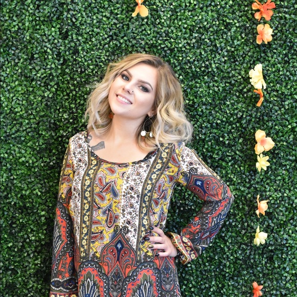 Profile Picture of Hannah Farnsworth (@shearstylist101) on Poshmark
