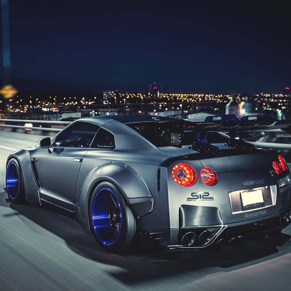 Profile Picture of Corey Higman (@waveriper) on Poshmark