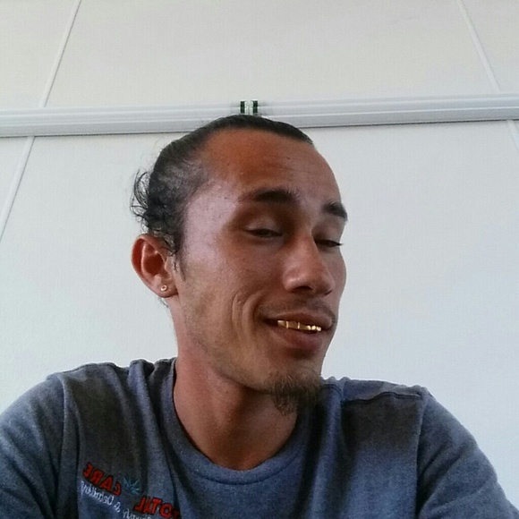 Profile Picture of Alex Flynn (@alext78) on Poshmark