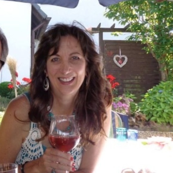 Profile Picture of Jacquie Hitzman (@jacquiehitzman) on Poshmark