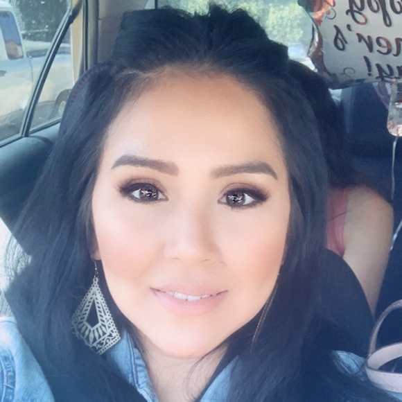 Profile Picture of Ofelia Melchor (@omelchor) on Poshmark