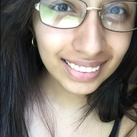 Profile Picture of Alondra Alvarez (@alvarez_92) on Poshmark