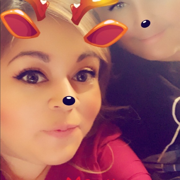 Profile Picture of Minerva Gutierrez (@minnie6484) on Poshmark