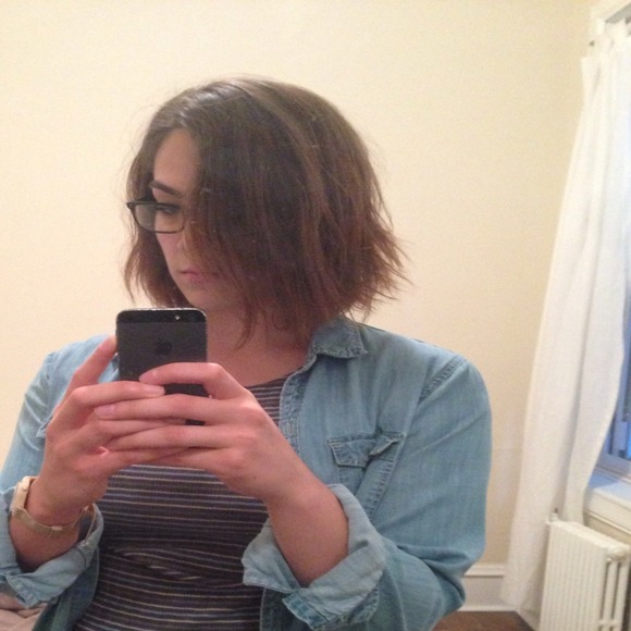 Profile Picture of Stephanie Shade (@shades49) on Poshmark
