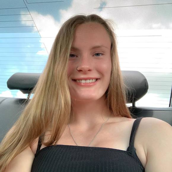 Profile Picture of Summer Strohbehn (@summerstrohbehn) on Poshmark