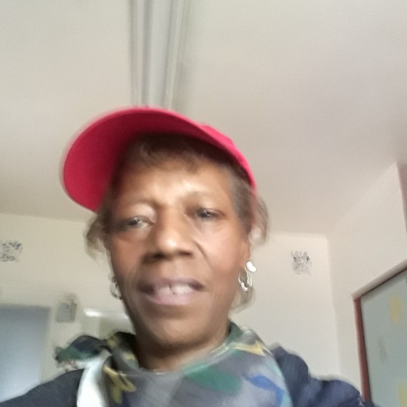 Profile Picture of Alice Mark guest (@alicemarie3) on Poshmark