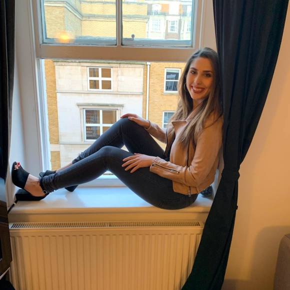 Profile Picture of Adriana Keamy (@adriana_keamy) on Poshmark