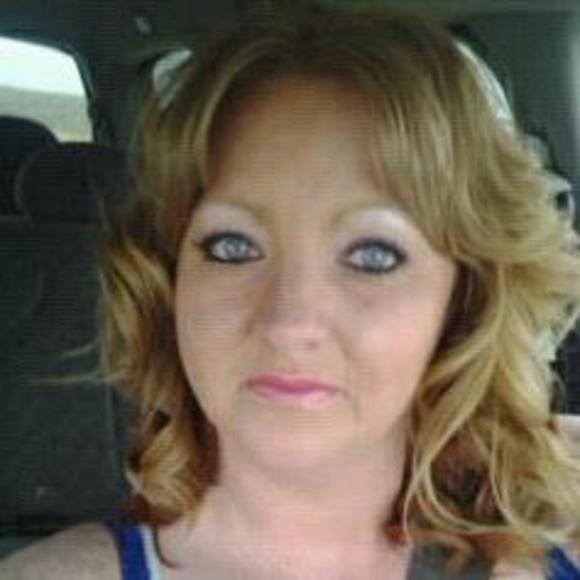 Profile Picture of Dee Jernberg (@deej123) on Poshmark