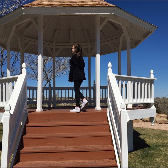 Profile Picture of Casey Bentley (@caseybentley) on Poshmark