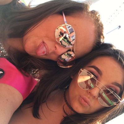 Profile Picture of Vicki Weaver (@vicknriley) on Twitter
