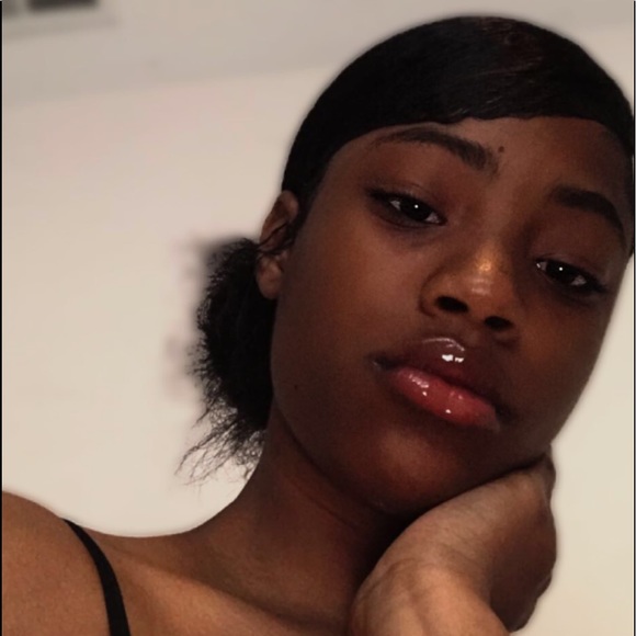 Profile Picture of Mackenzie Winters (@kennyken0506) on Poshmark