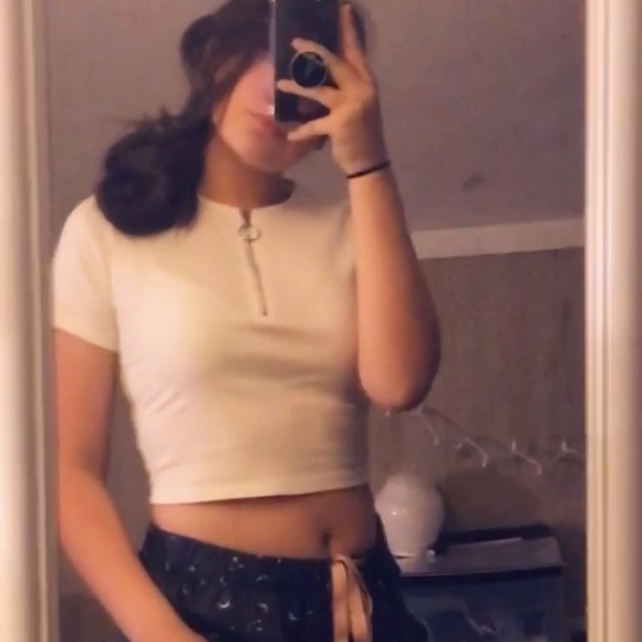 Profile Picture of Abby Quintero (@abbyquintero214) on Poshmark