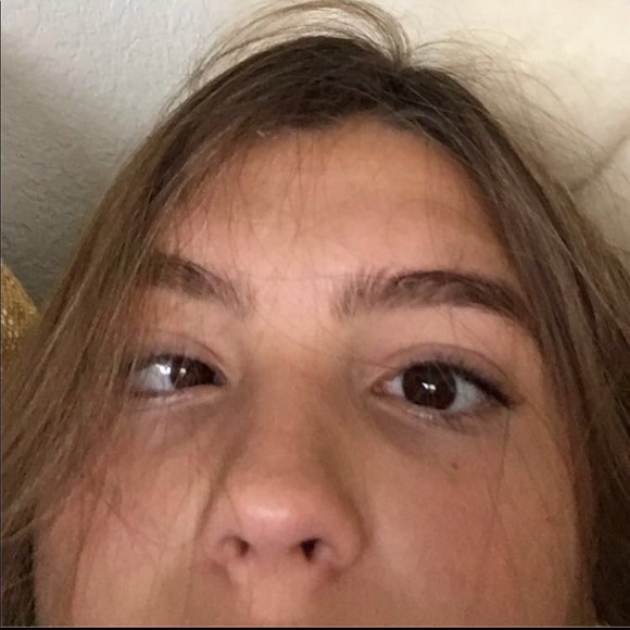 Profile Picture of Elizabeth Glebus (@elizabethglebus) on Poshmark