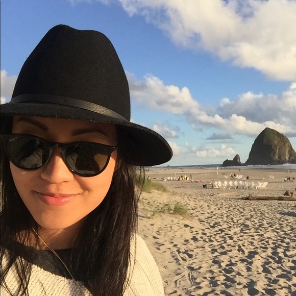 Profile Picture of Vanessa Ng (@vnginpdx) on Poshmark