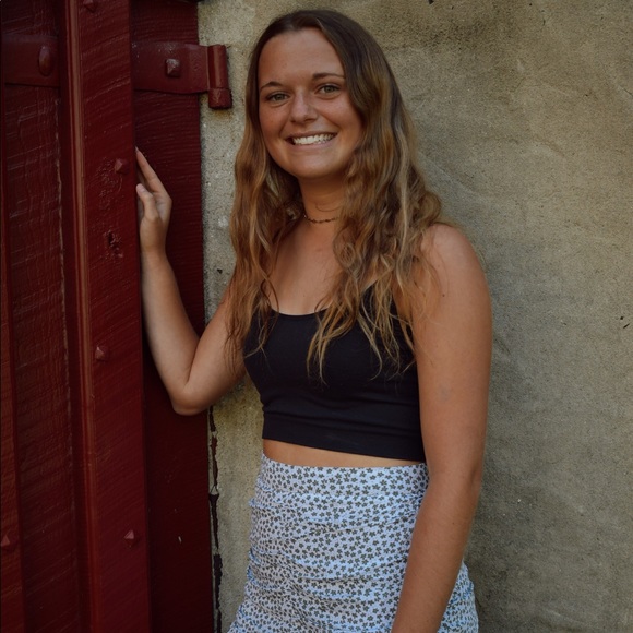 Profile Picture of Raina Adelman (@rainaadelman) on Poshmark