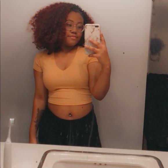 Profile Picture of Arika Williams (@arikawilliams) on Poshmark