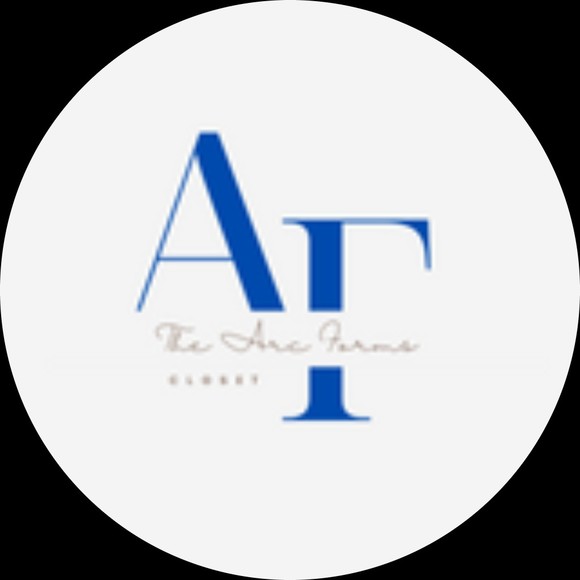 Profile Picture of Laura Johannesen (@arcforms) on Poshmark