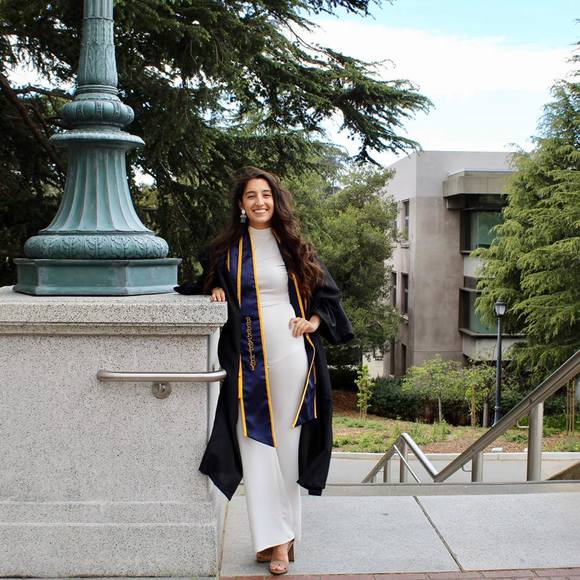 Profile Picture of Sapeeda Barati (@sapeedabarati) on Poshmark