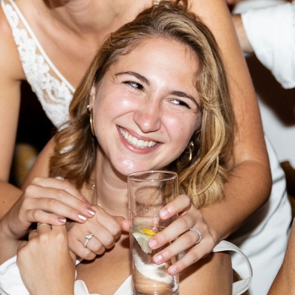 Profile Picture of Cara Blumstein (@carablum222) on Poshmark