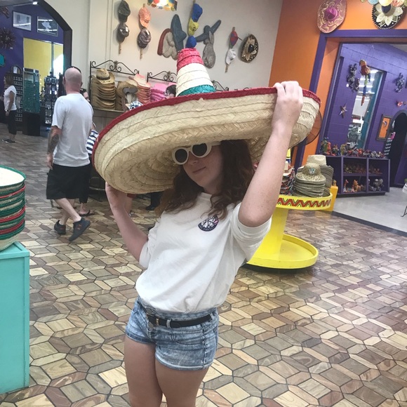 Profile Picture of Danielle Hemric (@tropiicvibe) on Poshmark