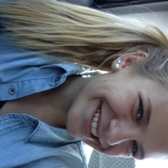 Profile Picture of Michelle Klansek (@markowits) on Poshmark