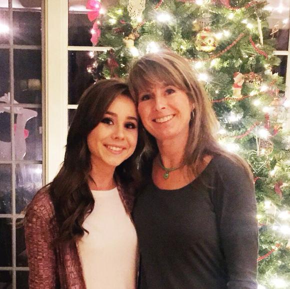 Profile Picture of Susan Rochat (@mrochat) on Poshmark