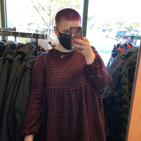 Profile Picture of Cara Zinchini (@zinchinicarar) on Poshmark