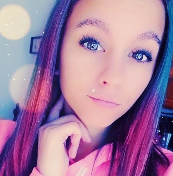 Profile Picture of Brit Manderfield (@bkl1314) on Poshmark