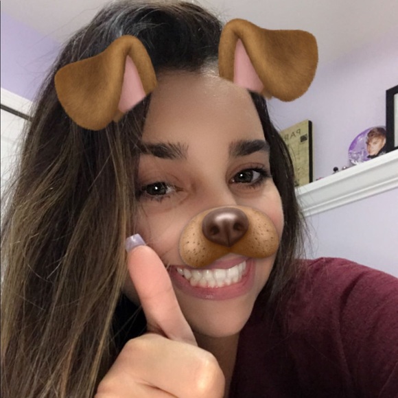 Profile Picture of Alexandra Gonzalez (@alexandra092) on Poshmark