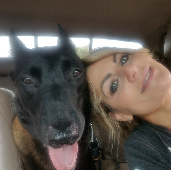 Profile Picture of Shar Vanderstyne (@sharvanderstyne) on Poshmark