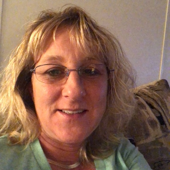 Profile Picture of Renee Maltba (@renee4123) on Poshmark