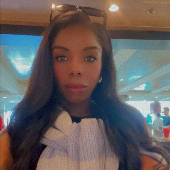 Profile Picture of Titania Appleton (@materialmamaof3) on Poshmark