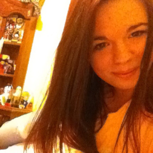 Profile Picture of Amanda Arthur (@manda_rae) on Poshmark