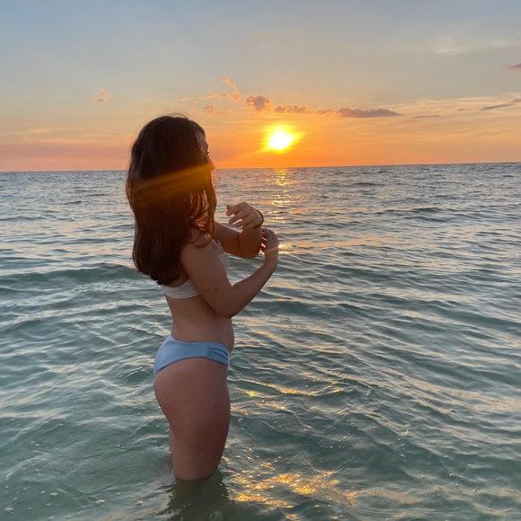 Profile Picture of Ronni Kegelman (@ronnikegelman) on Poshmark