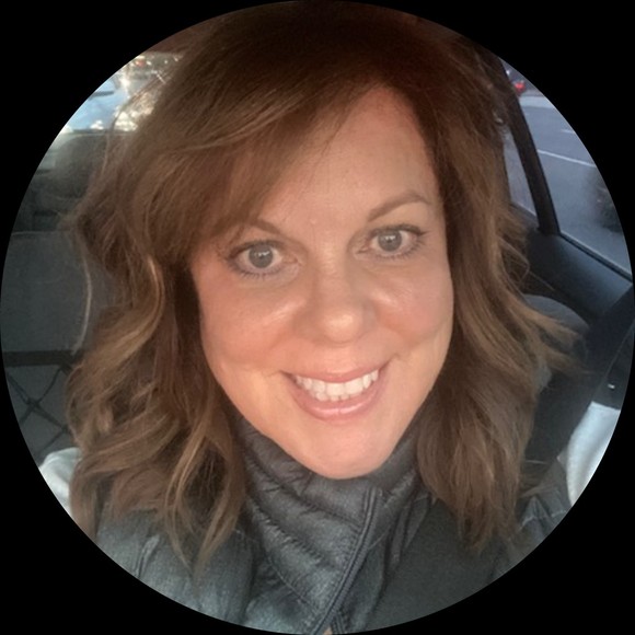 Profile Picture of Hilary Perez (@melikegoodstuff) on Poshmark