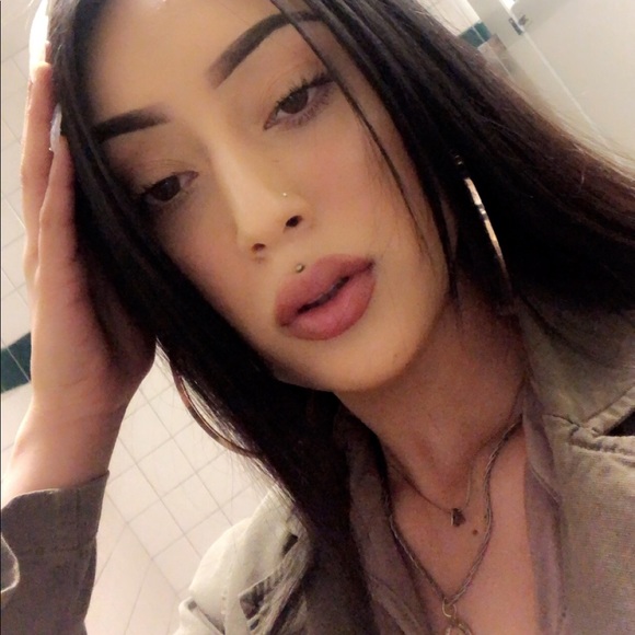 Profile Picture of Britney Ramirez (@bossbratt) on Poshmark